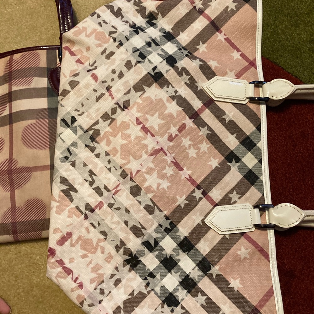 💯 Authentic white Burberry Stars limited edition - Picture 5 of 12